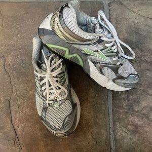 Women’s size 8.5 Ariel Brooks